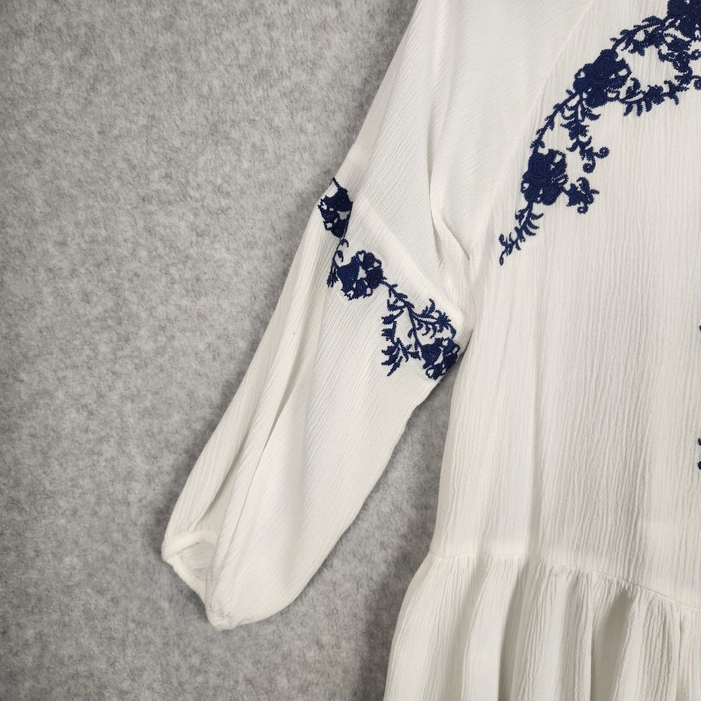 Liz Claiborne Blouse Womens Medium White Blue Embroidered Peasant Boho Top Rayon - Picture 5 of 11